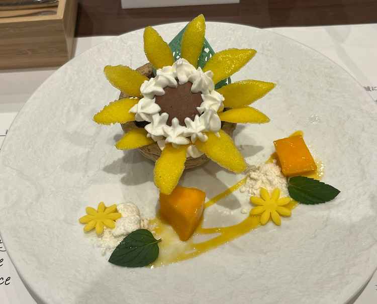 試食デザート(チョコ、お砂糖などでデザイン)