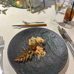 試食会の魚料理。盛り付けが魅力的で、ソースがとてもおいしく印象に残った。