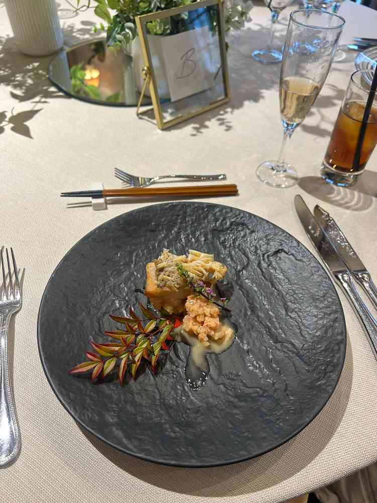 試食会の魚料理。盛り付けが魅力的で、ソースがとてもおいしく印象に残った。