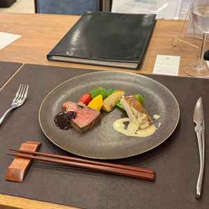 お肉と魚の両方を楽しめるフレンチ試食コース。火入れやソースのバランスが絶妙でゲスト満足間違いなしです