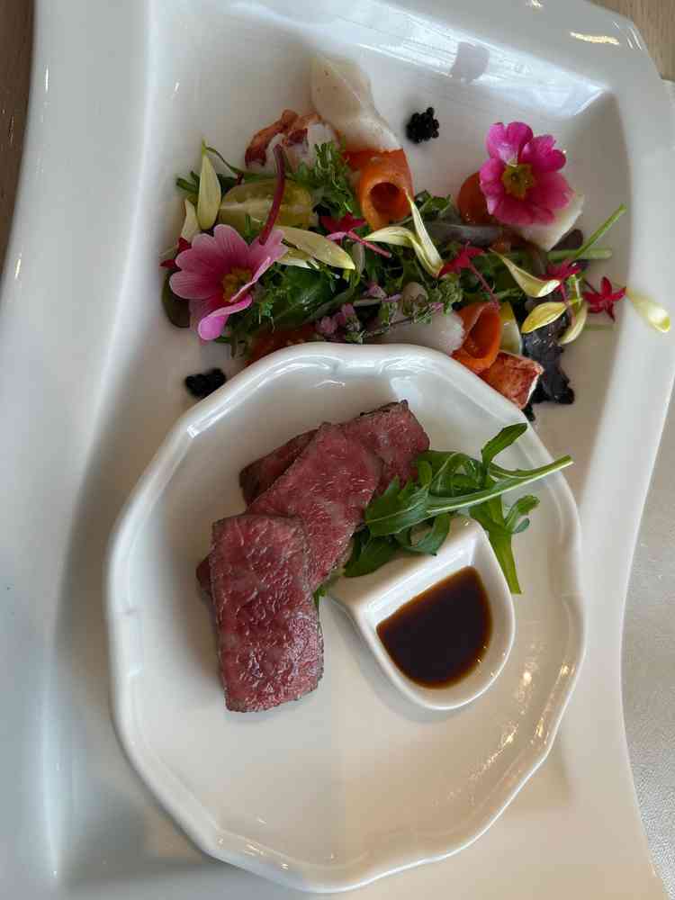 お料理もとても華やかで、美味しかったです。