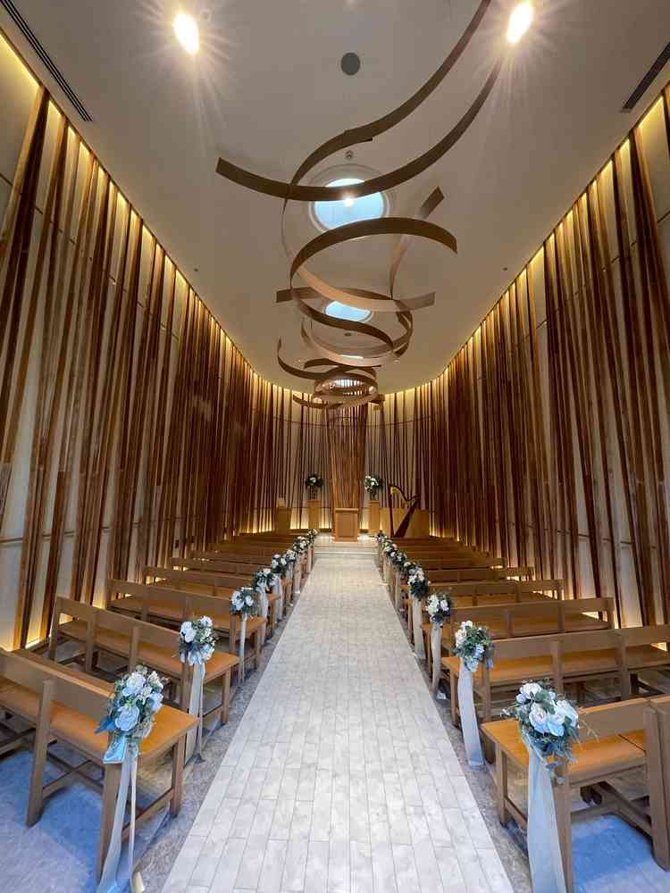 チャペルは、この後リニューアルして天井が変わるのでもっと明るくなるようです。