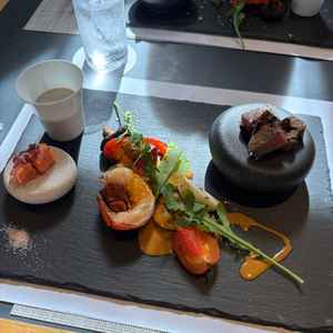 試食。美味しくて大阪地産のものも多く遠方から来たゲストに喜ばれると思った。