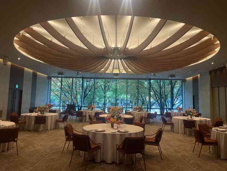 第一希望の披露宴会場です。屋根と椅子がお気に入りです。