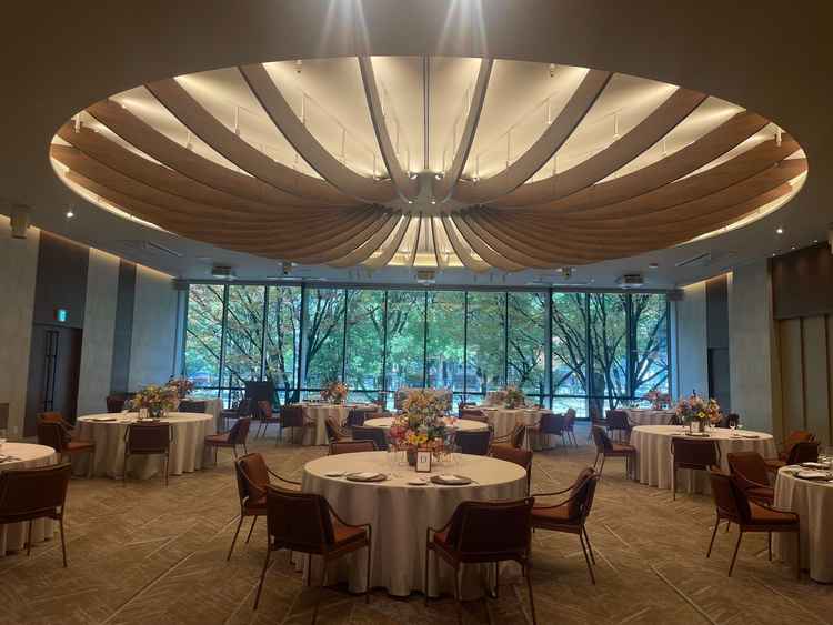 第一希望の披露宴会場です。屋根と椅子がお気に入りです。