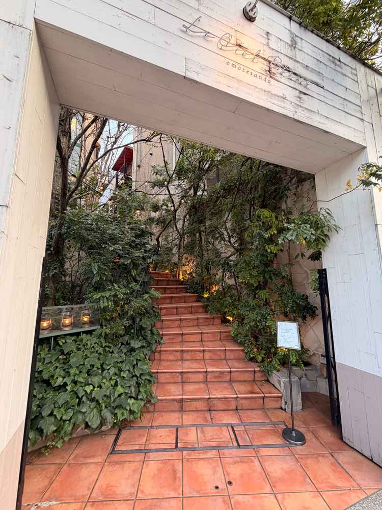 外観です。17時頃に撮影しました。