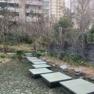 外の会場。ここからも入場できるようでサプライズ感があると思いました。