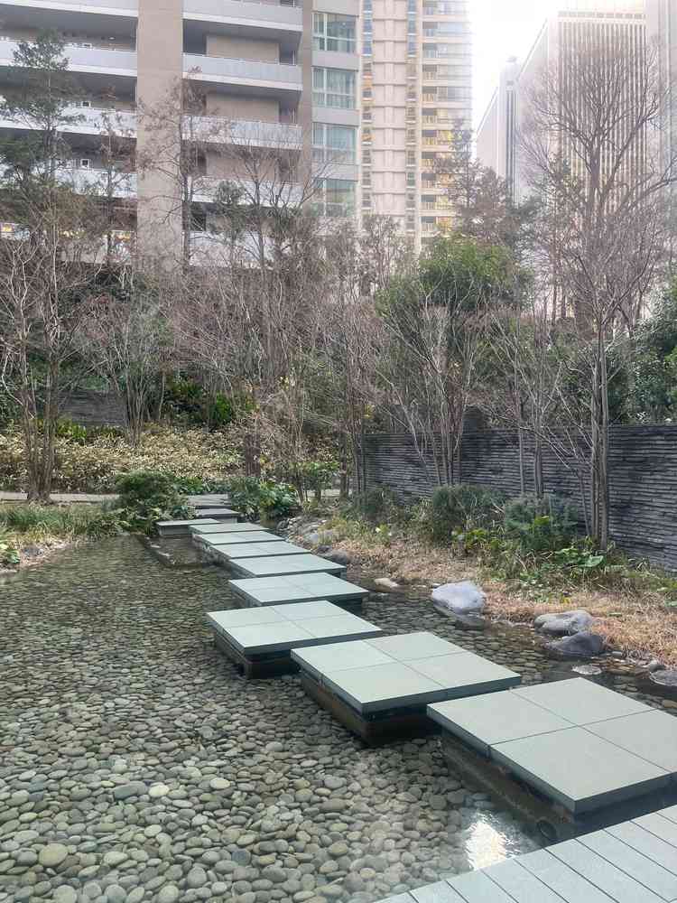 外の会場。ここからも入場できるようでサプライズ感があると思いました。