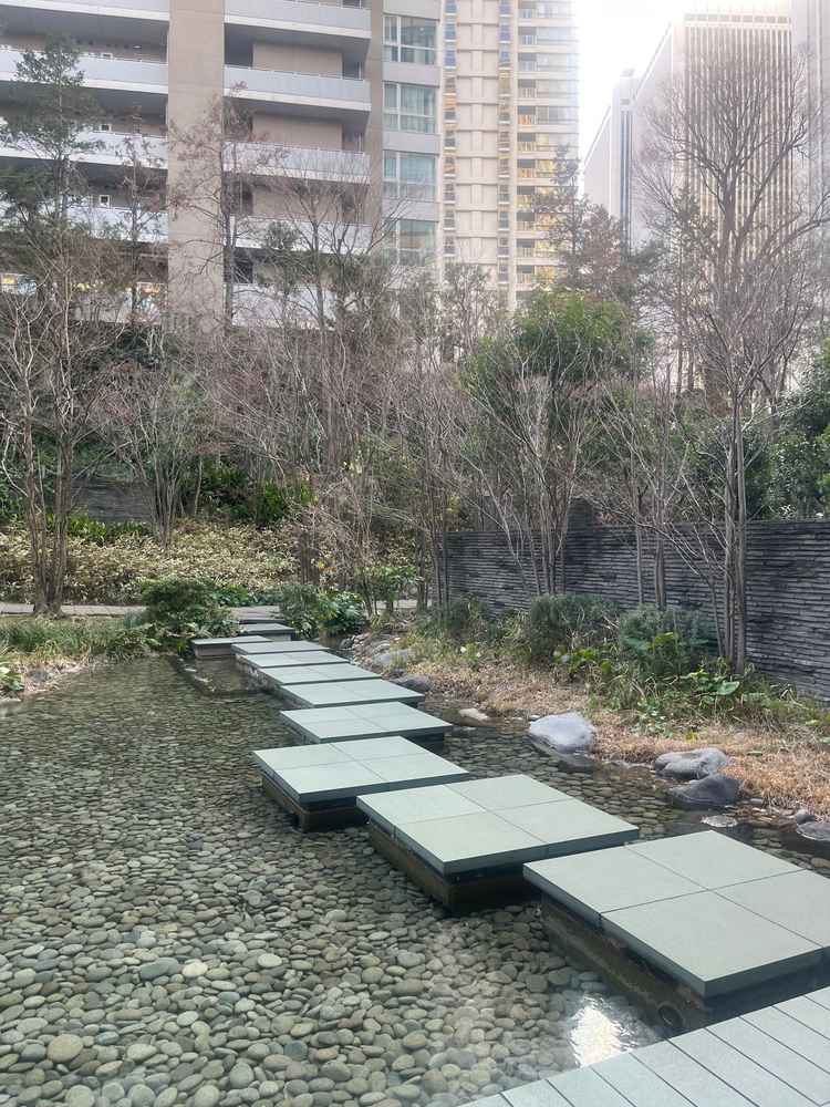 外の会場。ここからも入場できるようでサプライズ感があると思いました。