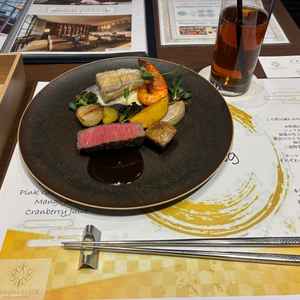 メイン料理、牛フィレ肉、箸を使用可能、美味しかった