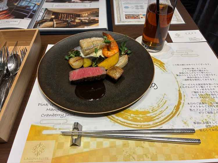 メイン料理、牛フィレ肉、箸を使用可能、美味しかった