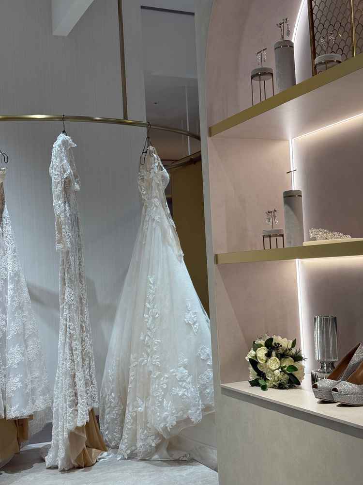 ドレスショップの写真。実際にドレスを近くでみることができ、とてもよかった。