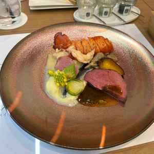 メインの試食写真。お肉は柔らかくソースもトリュフの香りがして美味しかったです。