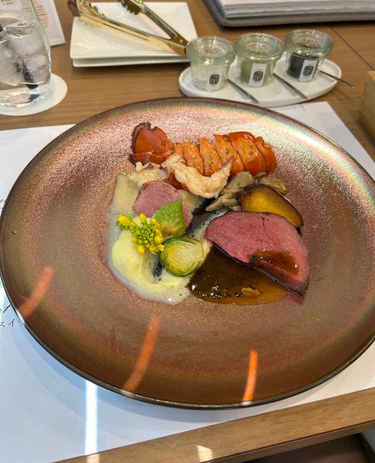 メインの試食写真。お肉は柔らかくソースもトリュフの香りがして美味しかったです。