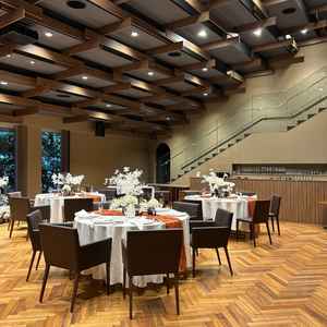 披露宴会場の写真。ここにも建築美を感じました。