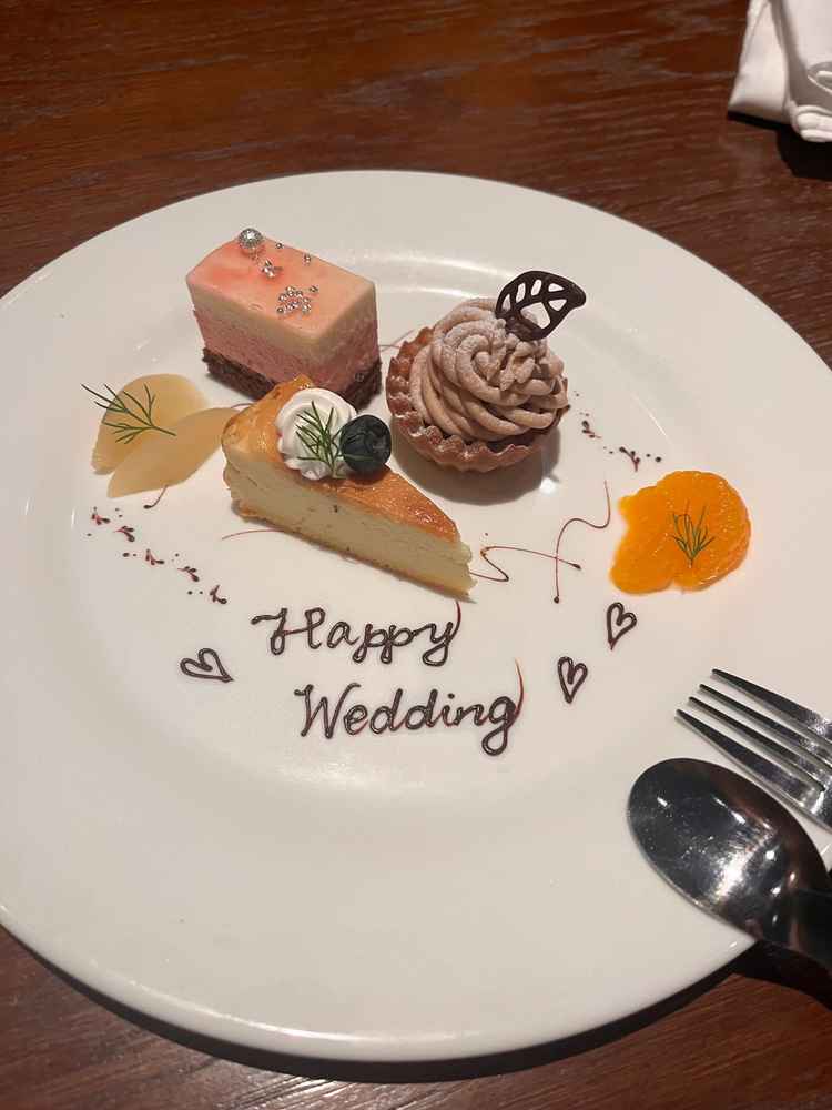 食後のデザートプレート！3種類のケーキはどれも美味しくぺろり食べてしまいました！