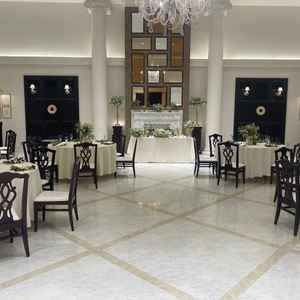 披露宴会場(木目調)