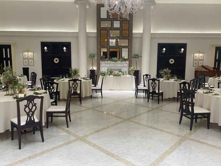 披露宴会場(木目調)