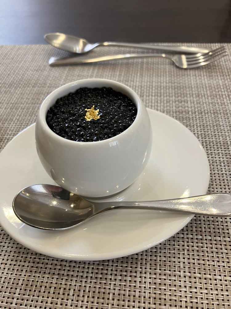 こちら試食で、キャビアがとカニの組み合わせが美味しかった