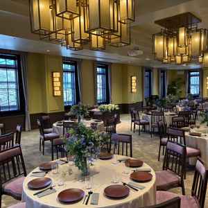 披露宴会場。桜の絵画が飾ってあったり和のテイストがすごく素敵でした。