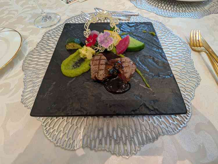 試食のメインディッシュの写真。見た目が鮮やかで味付けは幅広く受け入れられると感じた。