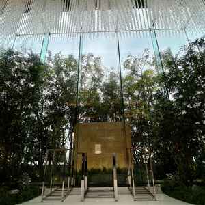 雨の日の見学でも光の入りが綺麗でした。クリスタルの天井と自然光が魅力。