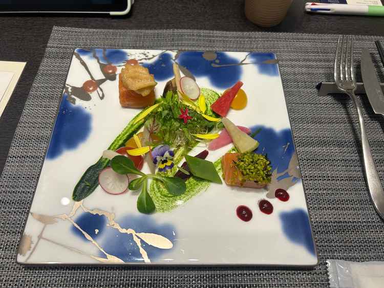 フレンチor和フレンチが選べる。食材は一緒で調理法やソースが異なる。