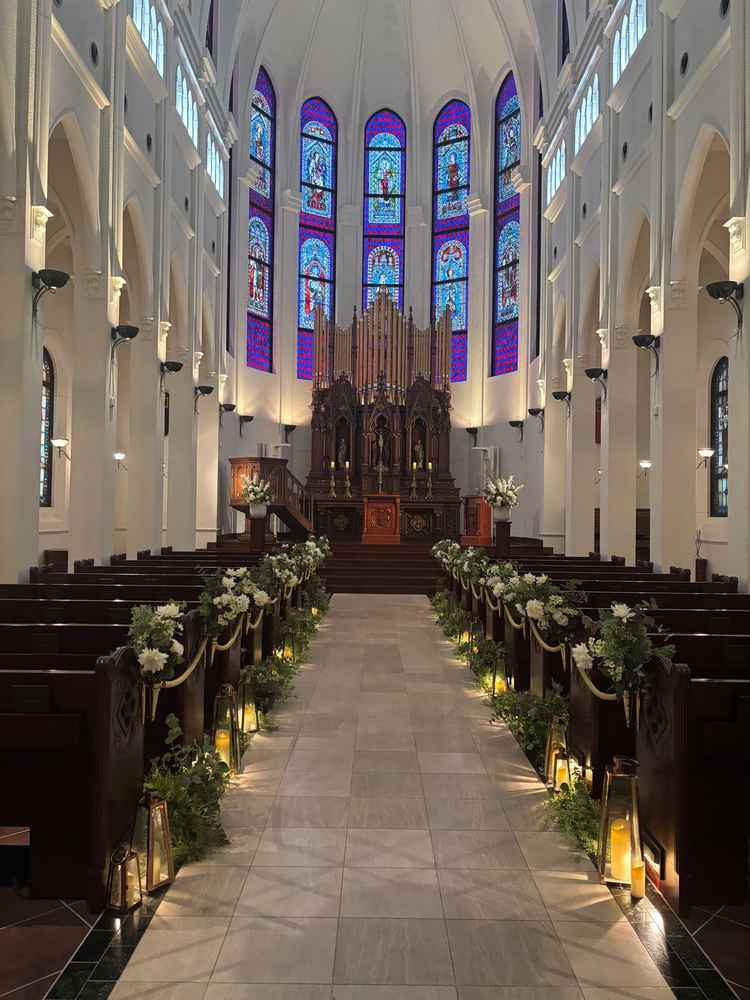 スタンドグラスが魅力な教会。パイプオルガンがとても大きくて迫力がすごかったです。