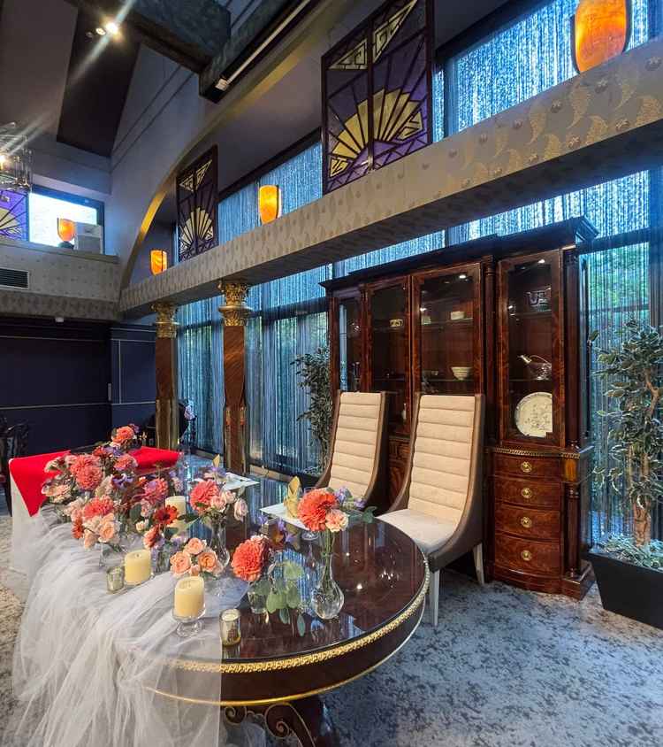 新郎新婦の目線が会場の方と同じで話しやすそうです。