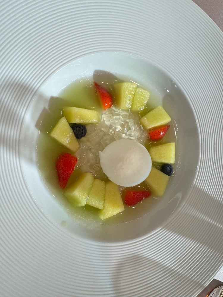 食事はとても美味しく、2人で違うものを提供してくださって分け合うことで2種類を堪能することができた。