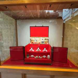 ルイヴィトンのトランクに入ったお雛様