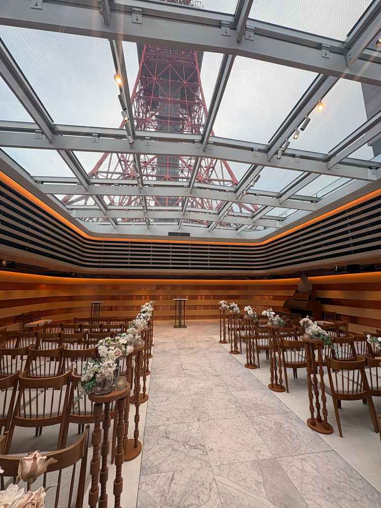 チャペルは広く最大100名が入るとのこと。どの席からも東京タワーが見えるので、ゲスト全員が楽しめる。