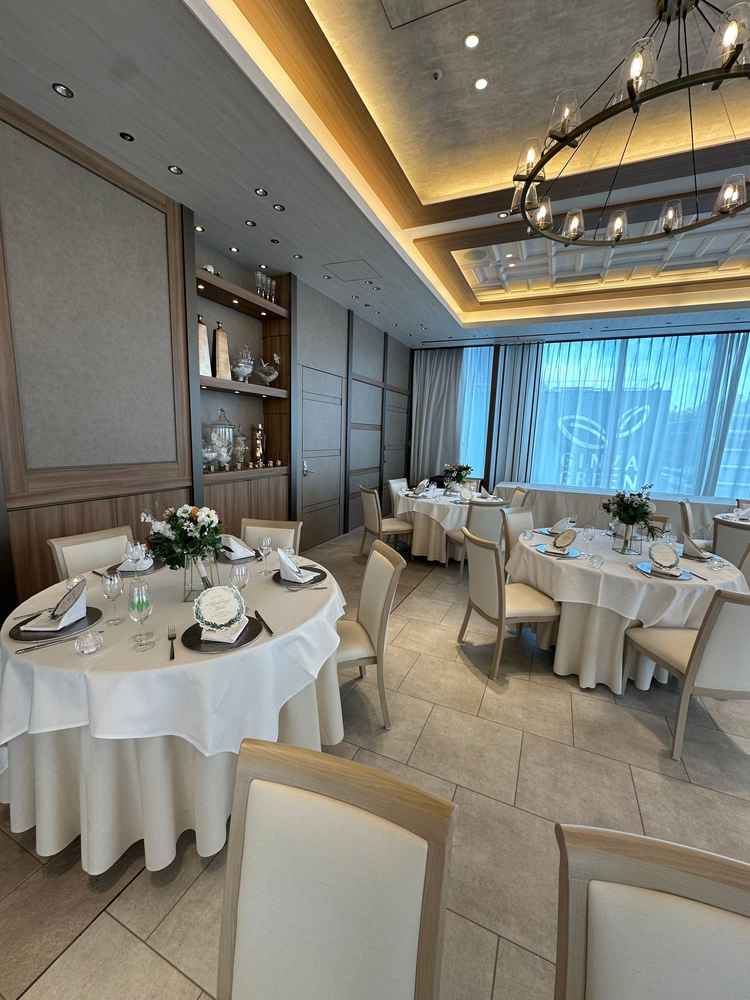 レストラン会場。コンパクトで一番遠くても新郎新婦の顔がよく見えそうです。