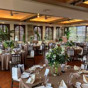 披露宴会場は雰囲気が好きな感じでした