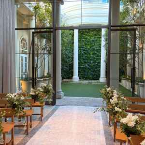 チャペルを出たところにあるガーデンです。写真を撮ったり参列者の方々と交流できます。