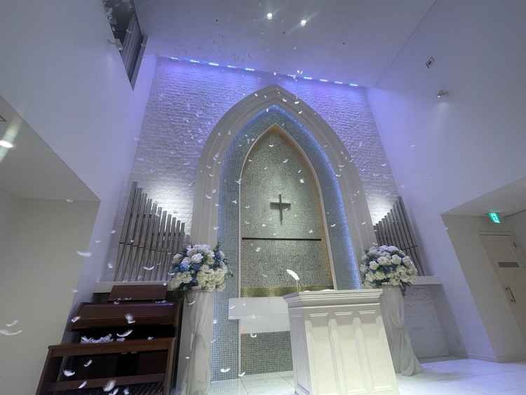 チャペル　羽演出あり