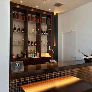 式直前の待つスペースや披露宴会場内にはバーカウンターがありました。