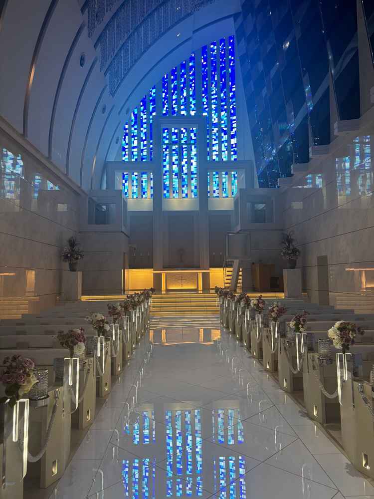 チャペルの写真。光に当たると壁に影が写り、幻想的で落ち着いた雰囲気で良かったです。