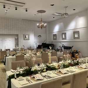 披露宴会場②白色を基調とした会場