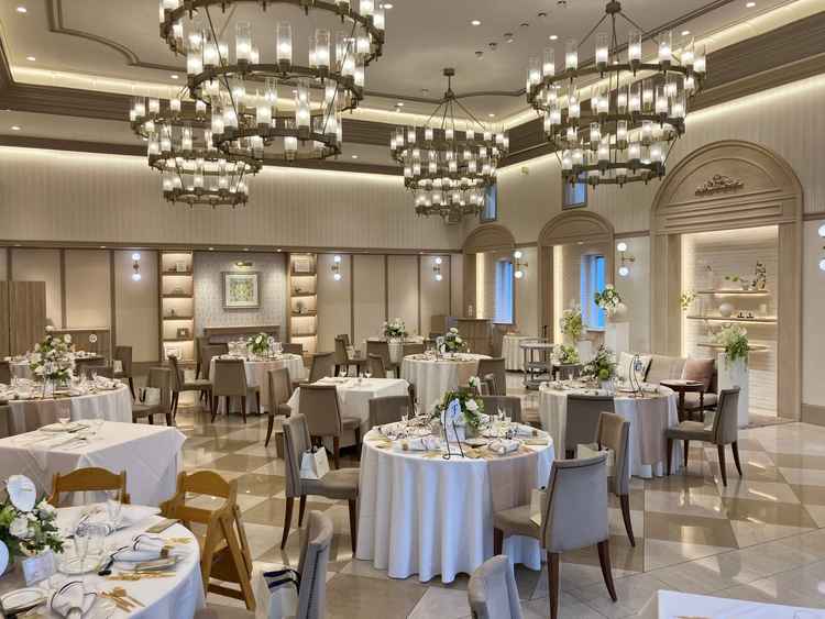 披露宴会場。ナチュラルな雰囲気とラグジュアリー感がちょうどよく、ゲストと楽しめるアットホームな空間。