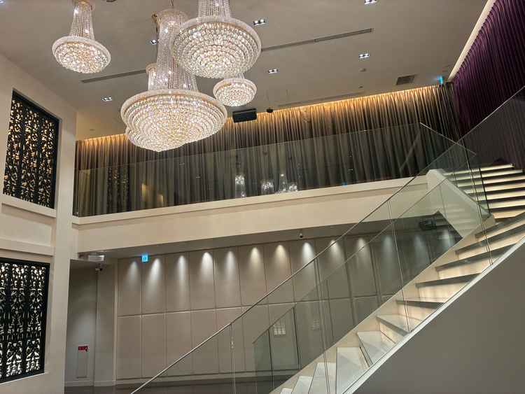 フラワーシャワーを行うスペースも素敵でした