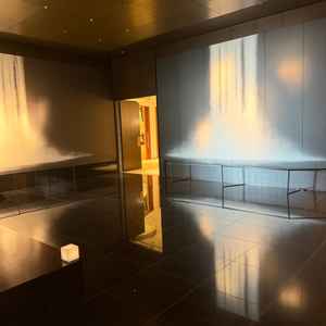 シックな写真スポット。挙式前に撮影出来る。