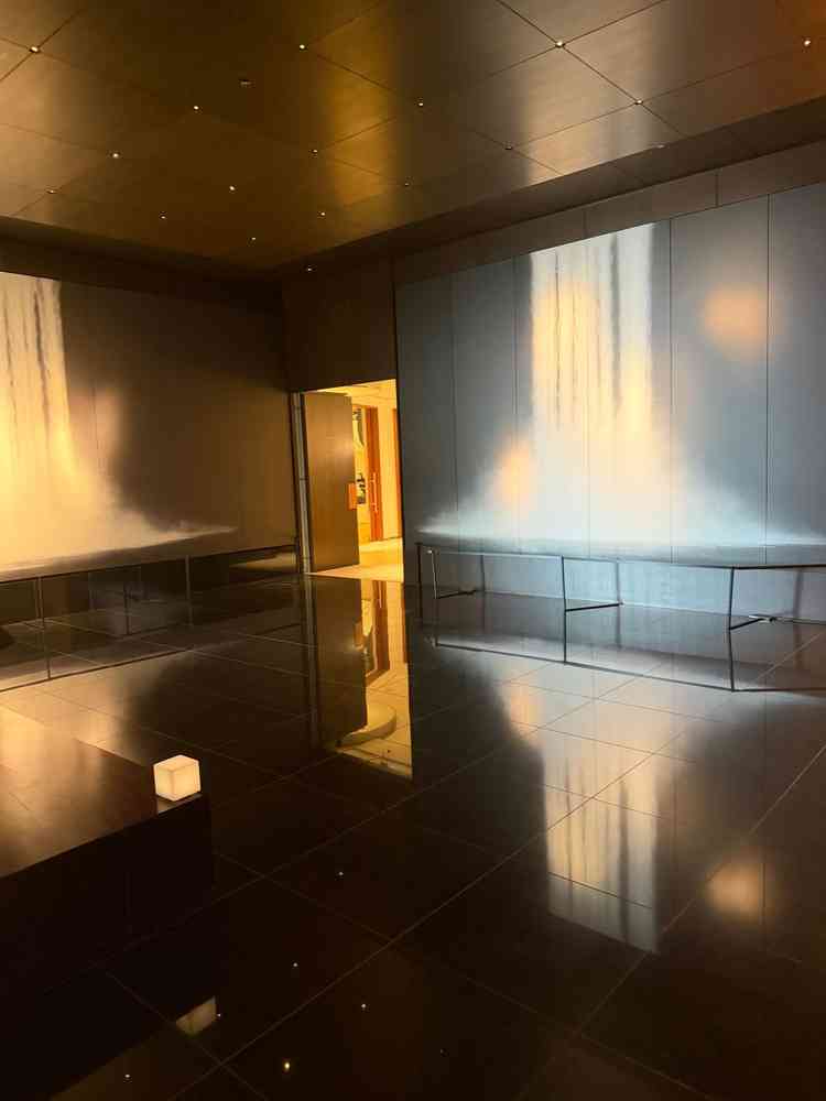 シックな写真スポット。挙式前に撮影出来る。