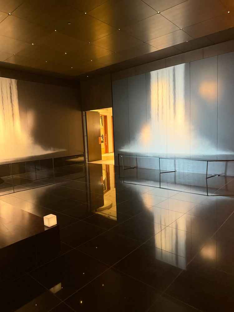 シックな写真スポット。挙式前に撮影出来る。