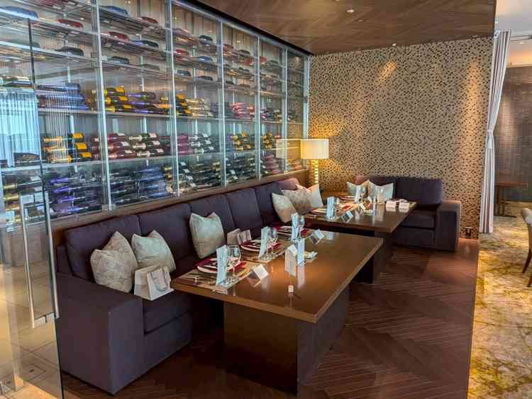 披露宴会場、親族席。親が落ち着いて座れるスペースがある点は魅力的でした。