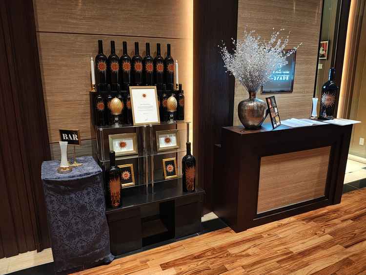 会場に行くまでの動線で気になった場所。高級感のある飾り付けで結婚式の雰囲気にマッチしそう。