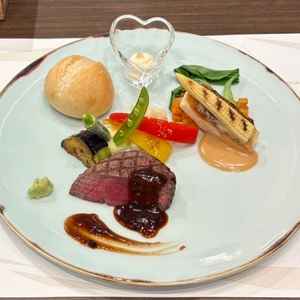 試食会メインの料理。箸で食べられる和食を交えているのがよかった。