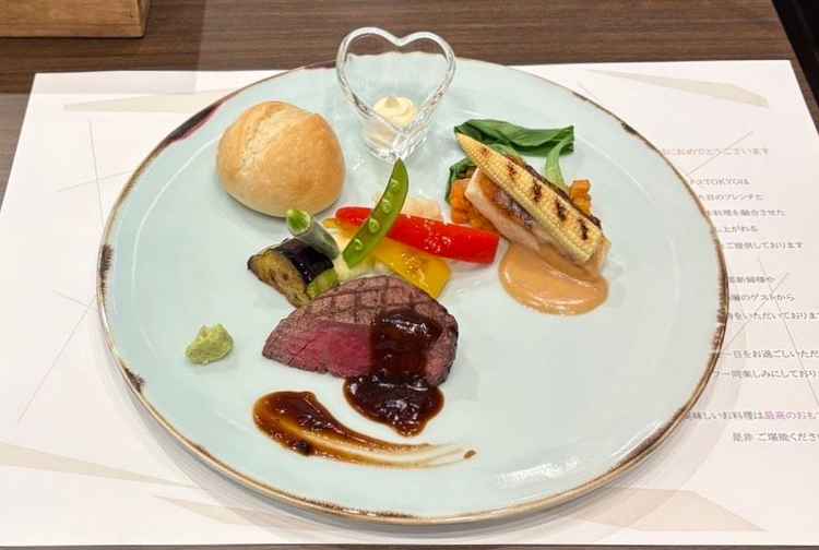 試食会メインの料理。箸で食べられる和食を交えているのがよかった。