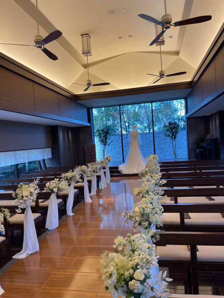 チャペルは、太陽の光が自然にチャペル内に入ってきてやわらかい雰囲気でした。