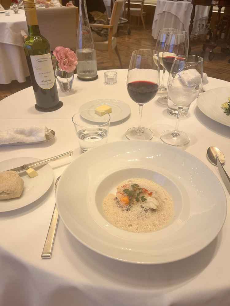 試食がとてもおいしかったです。オマールエビのリゾット。食事に合わせたワインも試食させていただきました